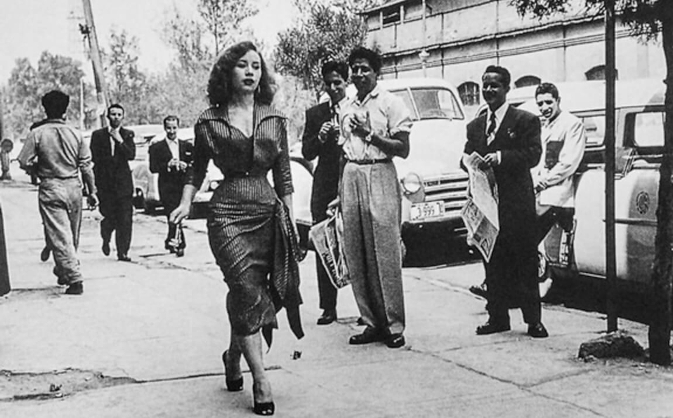 Piropos. Auto-entrevista en www.entrevistas.co. Por Carmen Nikol.