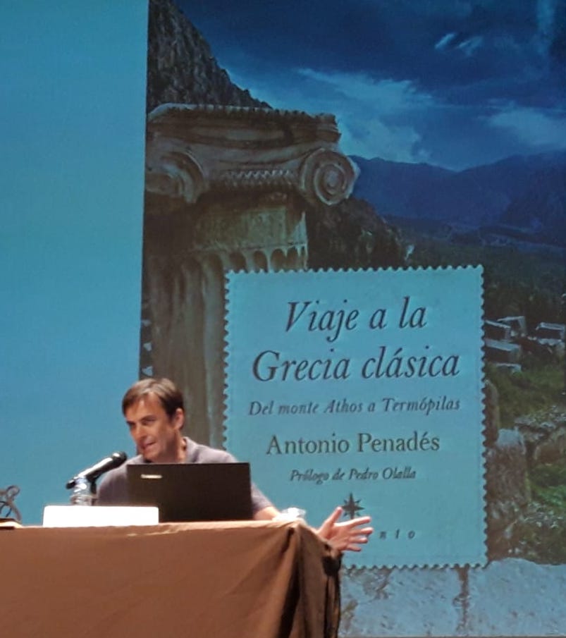 Antonio Penadés en una de las presentaciones de Viaja a la Grecia clásica.