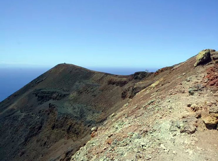 Volcanes, geología y periodismo | Por Enrique Ortega Gironés. En Entrevisttas.com
