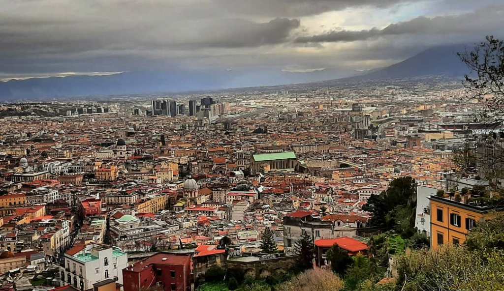 Vistas del centro de Nápoles desde el Vomero