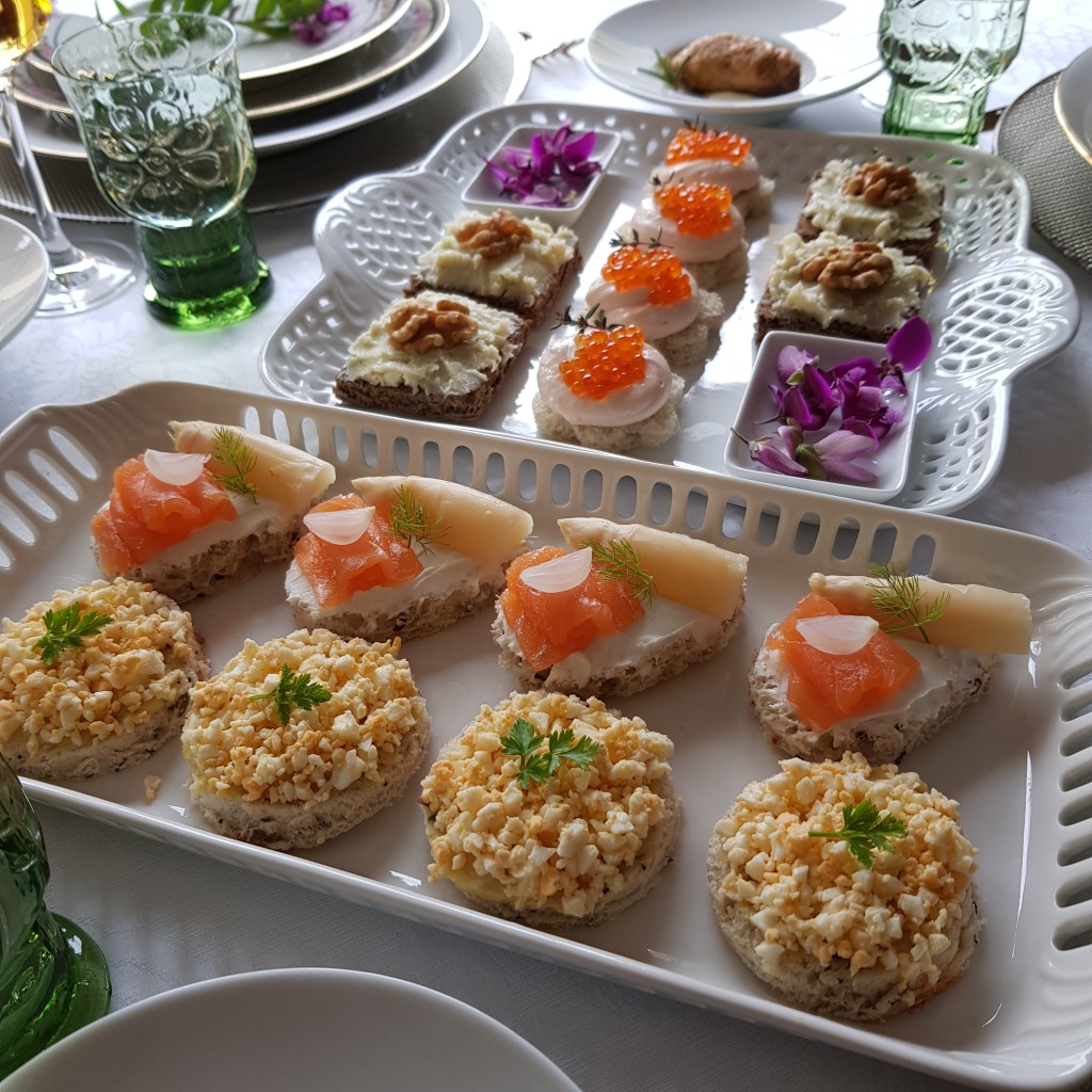 Tabla de aperitivos y presentación de la mesa por Juana Sanz