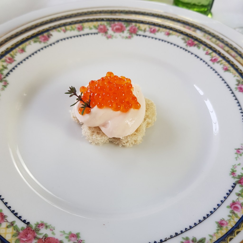 CANAPE DE CREMA DE SALMÓN 
Y HUEVAS