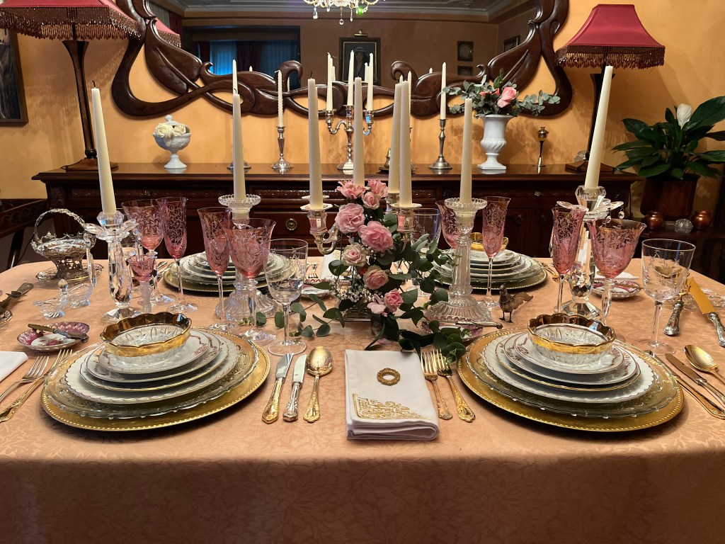 Mesa "Opulencia y barroquismo"

Presentada por Teresa Carballo Andrés

@teresa._ponlamesa

(Madrid)